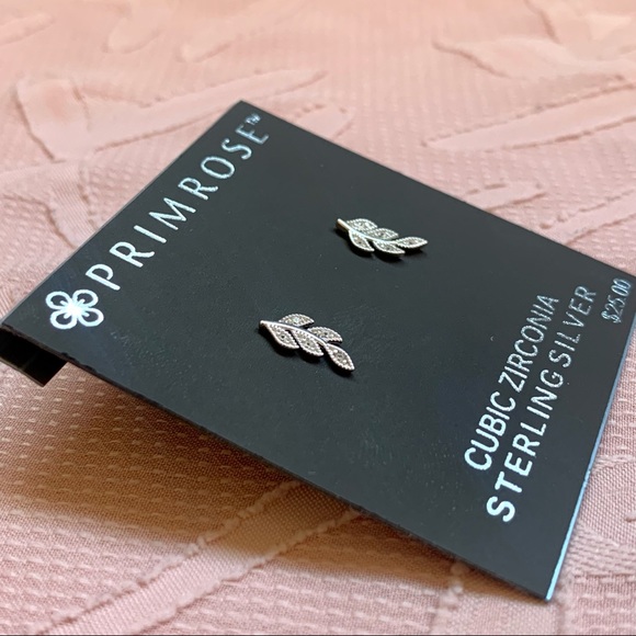 • FINAL PRICE // Sterling Silver Leaf Earrings • - Picture 4 of 13